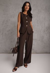 Renee - Brązowy Komplet z Bawełną w Garniturowym Stylu Kamizelka i Spodnie Meloreida. Kolor: brązowy. Materiał: bawełna. Wzór: gładki #1