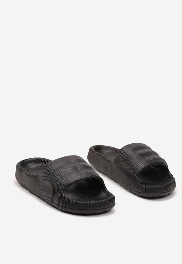 Renee - Beżowe Casualowe Klapki z Pianki na Platformie Ozdobione Wycięciem z Boku Aznelia. Okazja: na co dzień. Kolor: beżowy. Materiał: jeans. Wzór: aplikacja. Obcas: na platformie. Styl: casual