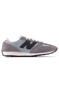 Buty unisex New Balance U471AH – szare. Kolor: szary. Materiał: zamsz, materiał, syntetyk. Szerokość cholewki: normalna. Wzór: jodełka. Sezon: lato