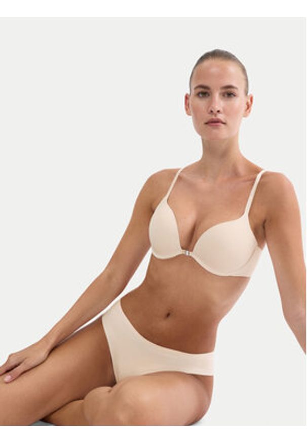 Triumph Biustonosz push-up Pure Micro 10226410 Beżowy. Kolor: beżowy. Materiał: syntetyk. Rodzaj stanika: push-up