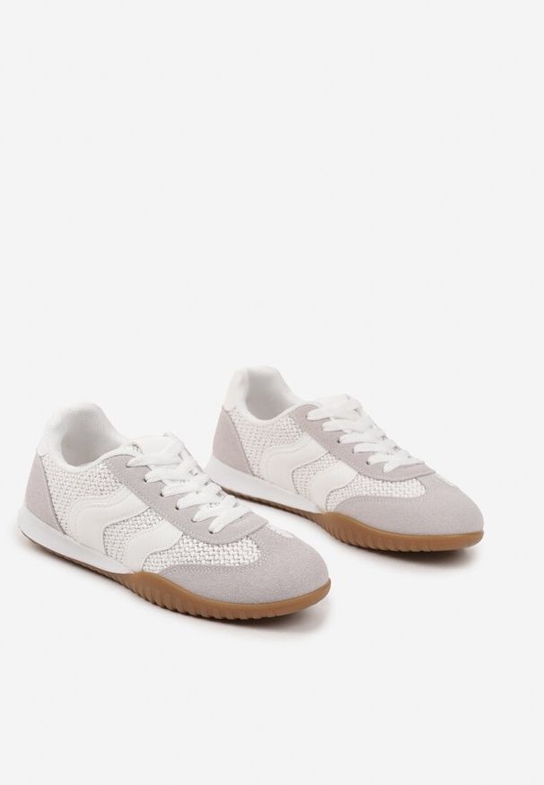 Born2be - Biało-Szare Sneakersy Ozdobione Plecionką i Geometrycznym Wzorem Aniffia. Okazja: na co dzień. Kolor: biały. Wzór: aplikacja, geometria