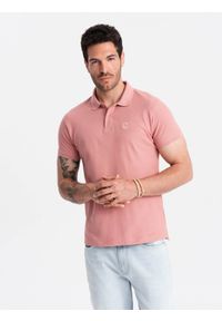 Ombre Clothing - Męska jednokolorowa koszulka polo BASIC z dzianiny pique - ciemnoróżowa V7 OM-POBS-0100 - XXL. Okazja: na co dzień. Typ kołnierza: polo. Kolor: różowy. Materiał: dzianina. Wzór: haft, jednolity, aplikacja. Sezon: lato, wiosna. Styl: sportowy, casual, wizytowy, klasyczny #7