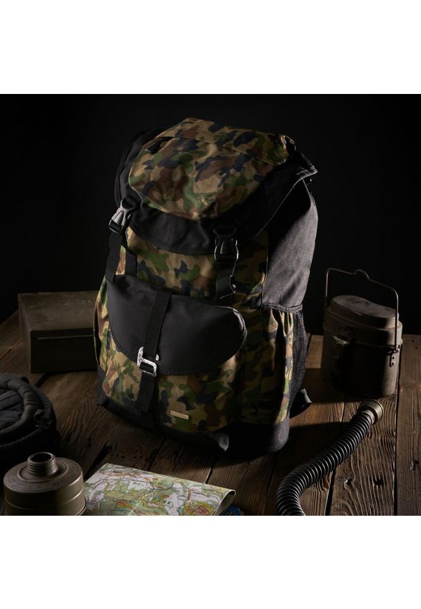 Plecak trekkingowy moro zielony PAOLO PERUZZI V-12-MZ. Kolor: zielony. Materiał: materiał. Wzór: moro. Styl: casual, militarny