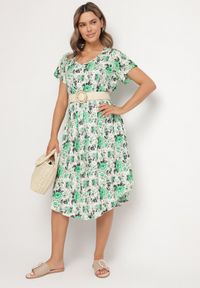 Born2be - Zielona Sukienka Bawełniana z Asymetrycznym Dołem w Kwiatki Nativienne. Kolor: zielony. Materiał: bawełna. Długość rękawa: krótki rękaw. Wzór: kwiaty. Sezon: lato. Typ sukienki: asymetryczne. Styl: elegancki #3
