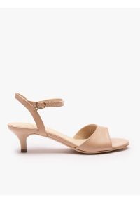 Ryłko - Beżowe sandały na obcasie. Nosek buta: okrągły. Zapięcie: sprzączka. Kolor: beżowy. Materiał: skóra. Wzór: aplikacja. Obcas: na obcasie. Styl: klasyczny, street, elegancki. Wysokość obcasa: średni #1