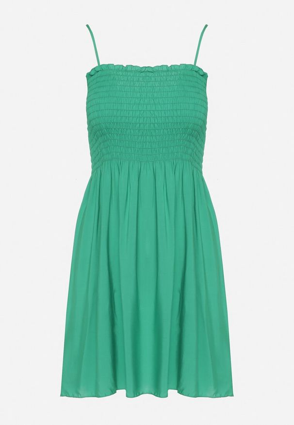 Born2be - Zielona Bawełniana Sukienka na Ramiączkach z Marszczonym Dekoltem Krisele. Okazja: na co dzień, na randkę, na spacer. Kolor: zielony. Materiał: bawełna. Długość rękawa: na ramiączkach. Sezon: lato. Typ sukienki: proste. Styl: casual