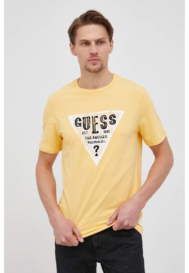 Guess t-shirt męski kolor żółty z nadrukiem. Kolor: żółty. Materiał: bawełna. Wzór: nadruk
