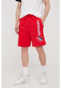 Superdry szorty bawełniane męskie kolor czerwony. Kolor: czerwony. Materiał: bawełna. Wzór: aplikacja #1