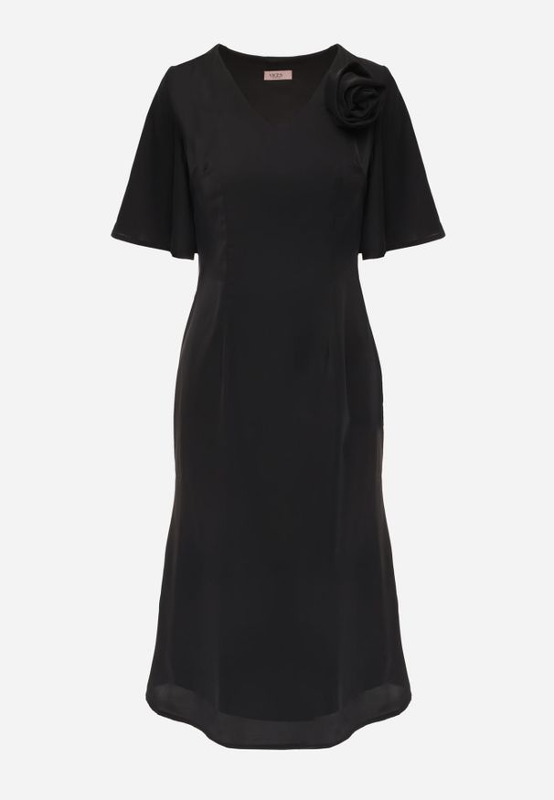 Renee - Czarna Zwiewna Sukienka Wieczorowa VICES z Aplikacją 3D w Kształcie Kwiatu Themira. Typ kołnierza: dekolt w kształcie V. Kolor: czarny. Wzór: aplikacja, kwiaty. Styl: wizytowy