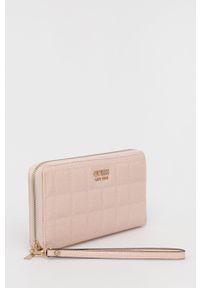 Guess portfel damski kolor różowy. Kolor: różowy. Materiał: materiał