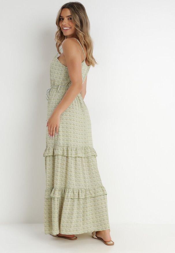 Born2be - Zielona Sukienka Darcy. Okazja: na co dzień. Typ kołnierza: kołnierz z falbankami. Kolor: zielony. Długość rękawa: na ramiączkach. Wzór: aplikacja. Sezon: lato. Styl: casual. Długość: maxi