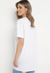 Born2be - Biały Bawełniany T-shirt o Klasycznym Fasonie z Kieszonką Asettia. Okazja: na co dzień, na spacer. Kolor: biały. Materiał: bawełna. Wzór: aplikacja. Styl: klasyczny #2