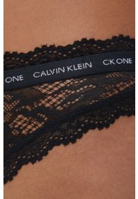 Calvin Klein Underwear Stringi kolor czarny z koronki. Kolor: czarny. Materiał: koronka. Wzór: koronka #2
