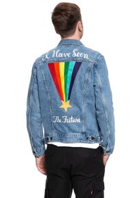 Levi's® - KURTKA JEANSOWA LEVI’S PRIDE COMMUNITY LGBTQIA+ TRUCKER JACKET 723340290. Okazja: na imprezę. Typ kołnierza: kaptur. Kolor: niebieski. Materiał: jeans. Wzór: haft, aplikacja, napisy, nadruk. Sezon: lato. Styl: klasyczny #8