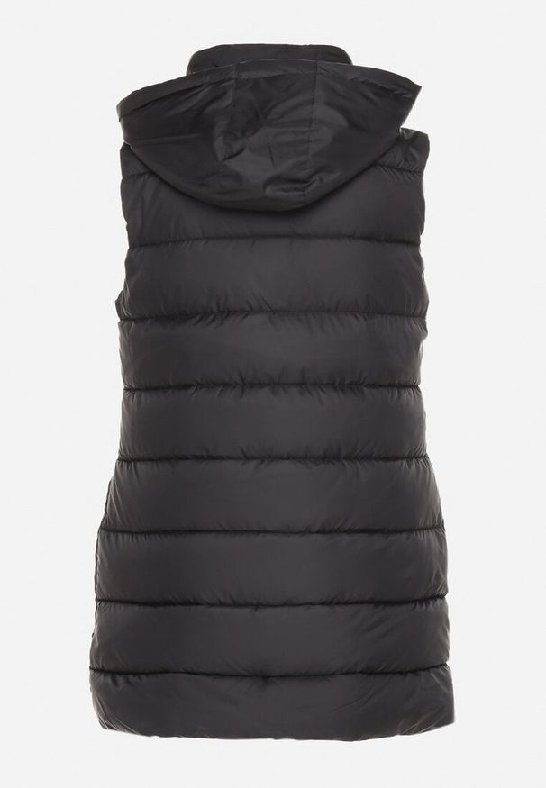 Born2be - Czarna Pikowana Kamizelka o Prostym Kroju z Odpinanym Kapturem Zerigala. Okazja: na spotkanie biznesowe, na co dzień. Typ kołnierza: golf. Kolor: czarny. Materiał: jeans. Styl: elegancki, casual, biznesowy