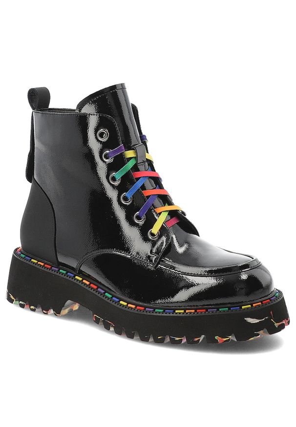 Czarne Trapery Artiker Modne Buty Damskie. Kolor: czarny. Materiał: jeans, lakier, skóra. Wzór: kolorowy. Sezon: zima, jesień. Obcas: na platformie