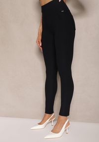 Renee - Granatowe Spodnie Skinny High Waist z Gumką w Talii Ivelbia. Okazja: na co dzień. Stan: podwyższony. Kolor: niebieski. Styl: casual #4