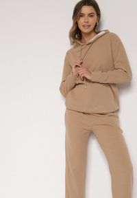 Born2be - Ciemnobeżowy Bawełniany Komplet Dresowy z Bluzą i Spodniami Zansira. Kolor: beżowy. Materiał: bawełna, dresówka. Sport: turystyka piesza #7