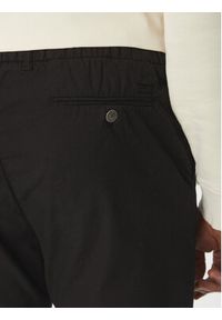 Guess Spodnie materiałowe M5RB51 WGXW1 Czarny Regular Fit. Kolor: czarny. Materiał: bawełna #2