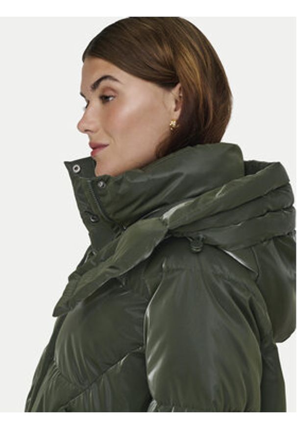 only - ONLY Kurtka zimowa Bergen 15351969 Zielony Oversize. Kolor: zielony. Materiał: syntetyk. Sezon: zima