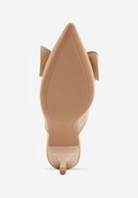 Born2be - Beżowe Klapki na Szpilce Typu Mule Ozdobione Kokardką Lorailea. Nosek buta: otwarty. Kolor: beżowy. Materiał: zamsz, skóra. Wzór: aplikacja. Sezon: lato. Obcas: na szpilce. Wysokość obcasa: średni #7