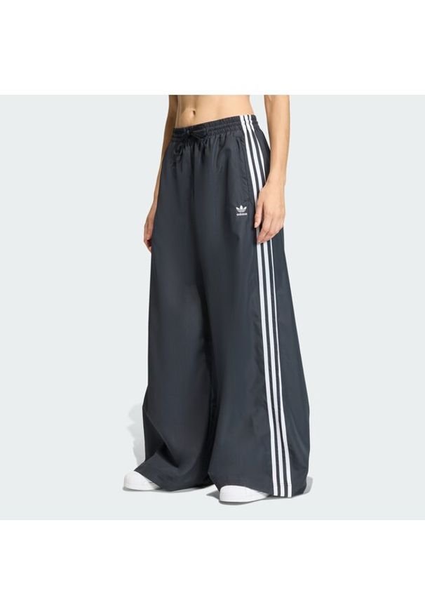 Adidas - adidas Spodnie dresowe Firebird Adilenium KD2914 Czarny Regular Fit. Kolor: czarny. Materiał: syntetyk