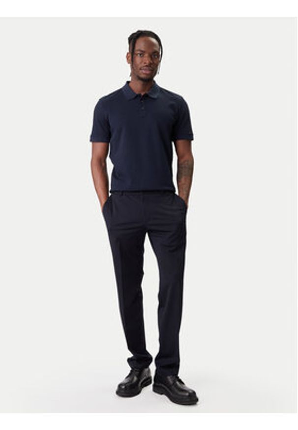 JOOP! Polo Roni 10100056 30100501 Granatowy Regular Fit. Typ kołnierza: polo. Kolor: niebieski. Materiał: bawełna