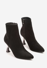 Born2be - Czarne Botki Vices na Ozdobnym Obcasie w Kształcie Klepsydry Zaive. Okazja: na spotkanie biznesowe, do pracy, na co dzień. Nosek buta: szpiczasty. Zapięcie: zamek. Kolor: czarny. Materiał: jeans. Obcas: na obcasie. Styl: klasyczny, biznesowy, casual, elegancki. Wysokość obcasa: średni #6