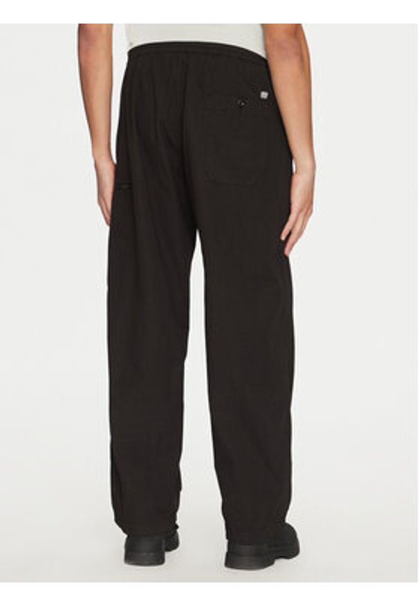 C.P. Company Spodnie dresowe 18CMPA094A006475G Czarny Relaxed Fit. Kolor: czarny. Materiał: bawełna