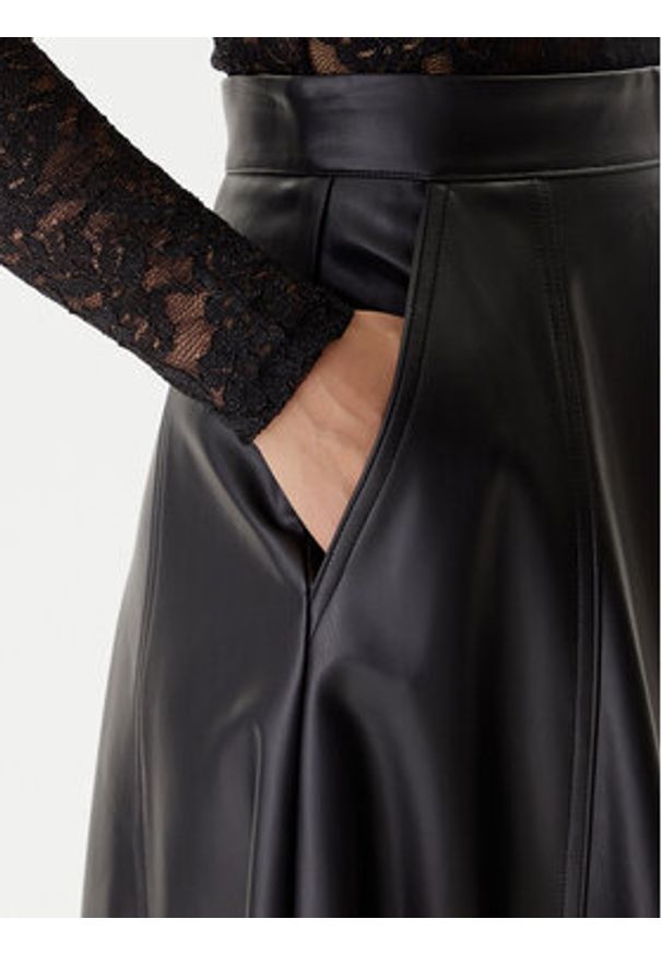 Guess Spódnica z imitacji skóry W5BD71 K8S30 Czarny Regular Fit. Kolor: czarny. Materiał: skóra