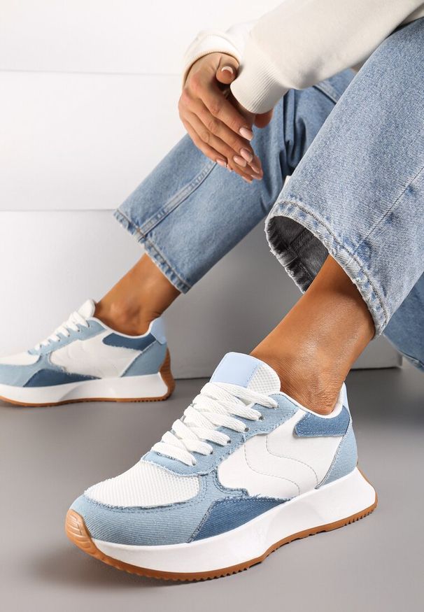 Renee - Niebiesko-Białe Sneakersy z Siateczkową Wstawką na Nosku Hlimeltia. Kolor: niebieski. Materiał: jeans, dresówka