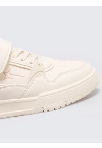 Big-Star - Sneakersy młodzieżowe beżowe RR374051 801. Okazja: na co dzień, na spacer, na uczelnię. Zapięcie: rzepy. Kolor: beżowy. Materiał: materiał. Sport: turystyka piesza