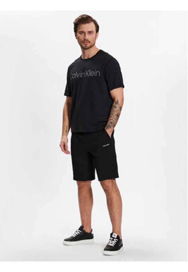 Calvin Klein Szorty sportowe Micro Logo K10K111208 Czarny Regular Fit. Kolor: czarny. Materiał: bawełna, syntetyk. Styl: sportowy