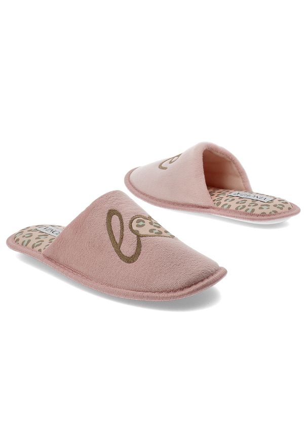 Kapcie damskie Vinceza, pantofle ocieplane z futerka z ozdobami, różowe, 19960-PN. Okazja: do domu. Nosek buta: otwarty. Kolor: różowy. Materiał: futro. Wzór: aplikacja
