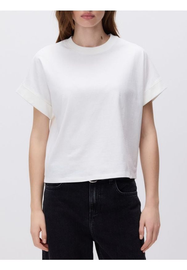 Reserved - Bawełniany t-shirt - złamana biel. Materiał: bawełna