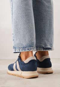 Born2be - Granatowo-Beżowe Skórzane Sneakersy z Ozdobnymi Paskami Felindda. Okazja: na co dzień. Zapięcie: pasek. Kolor: niebieski. Materiał: skóra #3