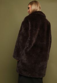 Born2be - Brązowy Płaszcz Futerko o Długim Kroju Otirena. Okazja: na co dzień. Kolor: brązowy. Materiał: futro. Długość: długie. Styl: casual, elegancki #2