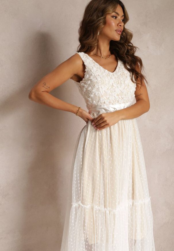 Renee - Biała Taliowana Sukienka Midi z Ozdobną Siateczką Celerise. Kolor: biały. Długość: midi