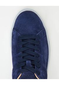 TOD'S - Niebieskie sneakersy z zamszu. Nosek buta: okrągły. Kolor: niebieski. Materiał: zamsz. Wzór: haft. Obcas: na płaskiej podeszwie #6