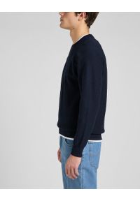 Lee - LEE RAGLAN CREW KNIT MĘSKI SWETER KLASYCZNY LOGO NAVY L83PKH35. Długość rękawa: raglanowy rękaw. Styl: klasyczny