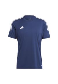 Koszulka do piłki nożnej męska Adidas Tiro 23 Training JSY z krótkim rękawem. Kolor: niebieski, wielokolorowy, biały. Materiał: prążkowany, tkanina, poliester. Długość rękawa: krótki rękaw. Długość: krótkie