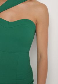 Born2be - Zielona Dopasowana Sukienka z Asymetrycznym Dekoltem i Rozcięciem na Nogę Ersenllia. Okazja: na imprezę. Kolor: zielony. Typ sukienki: asymetryczne. Styl: wizytowy, elegancki #7