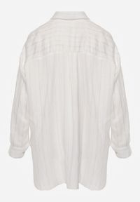 Renee - Biała Koszula z Wiskozy z Domieszką Lnu ze Strukturalnego Materiału Sewrita. Okazja: na spacer. Kolor: biały. Materiał: wiskoza, len, materiał. Styl: street #7