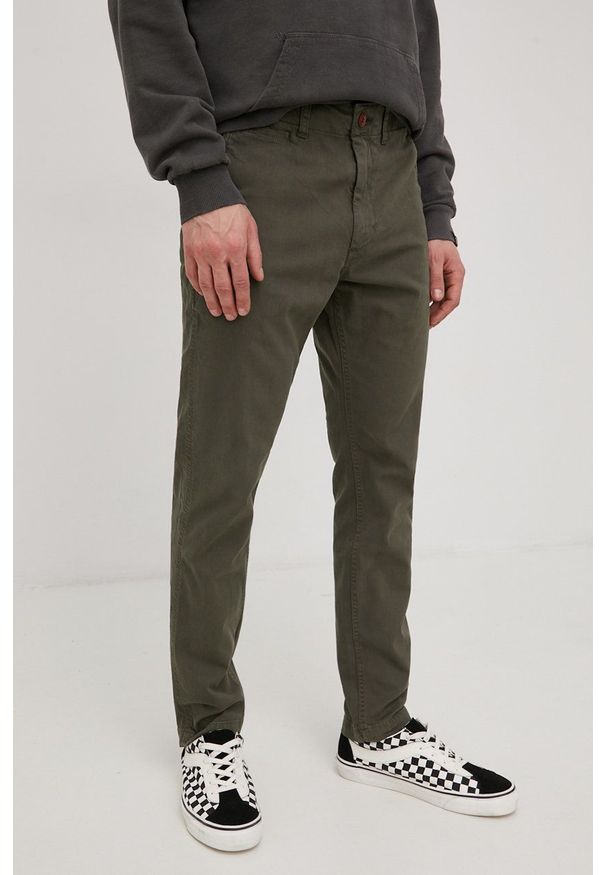 Superdry spodnie męskie kolor zielony w fasonie chinos. Kolor: zielony. Materiał: tkanina