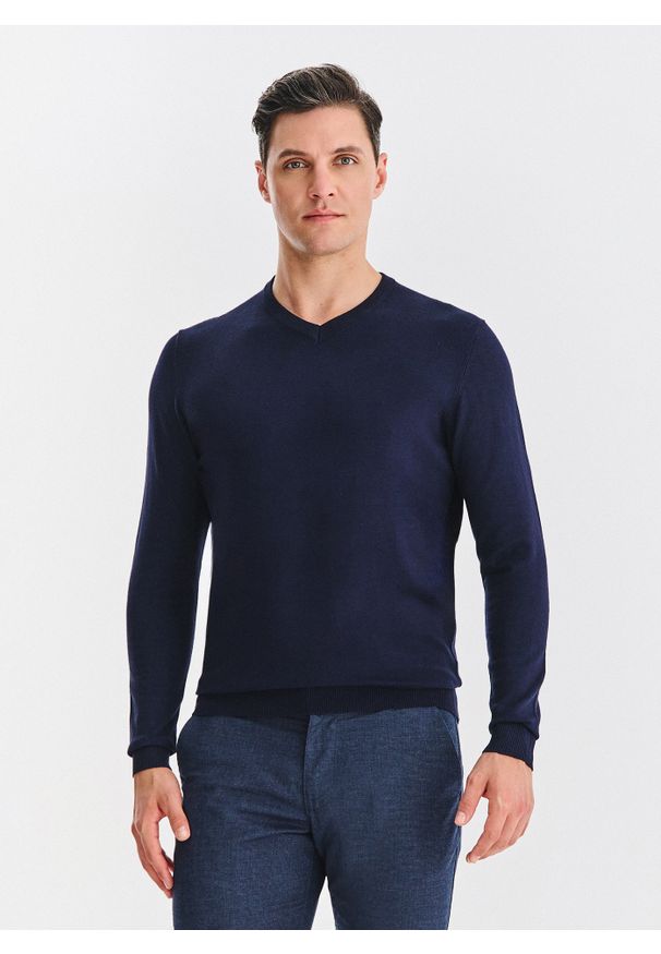 Pako Lorente - PAKO LORENTE - ranatowy sweter męski v-neck. Okazja: na co dzień. Kolor: niebieski, czerwony. Materiał: nylon, wiskoza. Sezon: jesień. Styl: casual