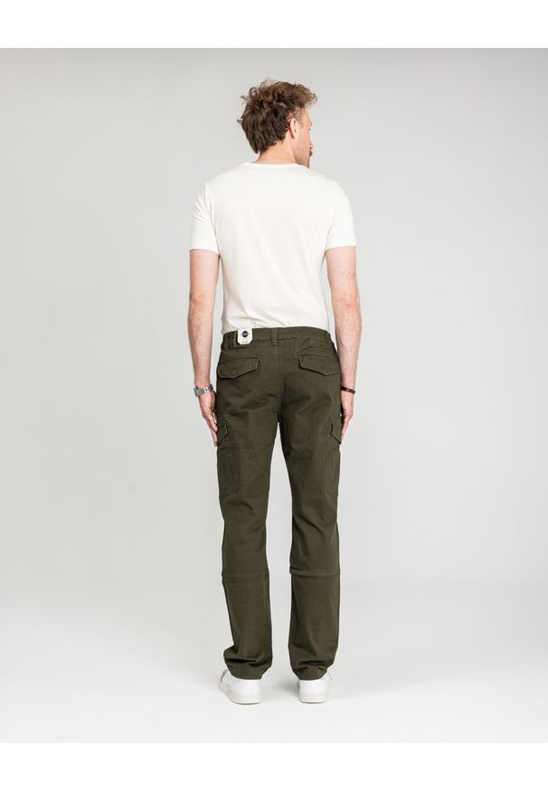 MARCUS - Męskie Spodnie Materiałowe Marcus Gerry Cargo 5052 Olive Green 16-200145. Materiał: materiał