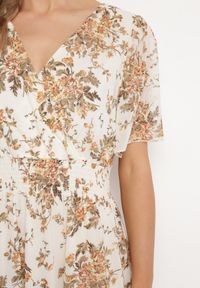 Born2be - Beżowa Rozkloszowana Sukienka z Krótkim Rękawem i Gumką w Pasie Wiązana na Plecach Jolla. Kolor: beżowy. Długość rękawa: krótki rękaw. Styl: klasyczny #3