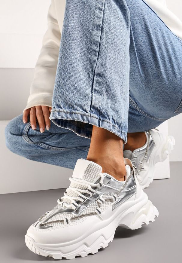 Born2be - Biało-Srebrne Sneakersy na Grubej Podeszwie z Paskiem z Cyrkoniami Novallie. Zapięcie: pasek. Kolor: biały. Materiał: jeans, dresówka
