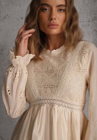 Renee - Beżowa Rustykalna Sukienka z Bawełną Zdobiona Haftem i Ażurowymi Wycięciami Winlith. Okazja: na co dzień. Kolor: beżowy. Materiał: bawełna. Wzór: ażurowy, haft, aplikacja. Styl: casual, klasyczny #4
