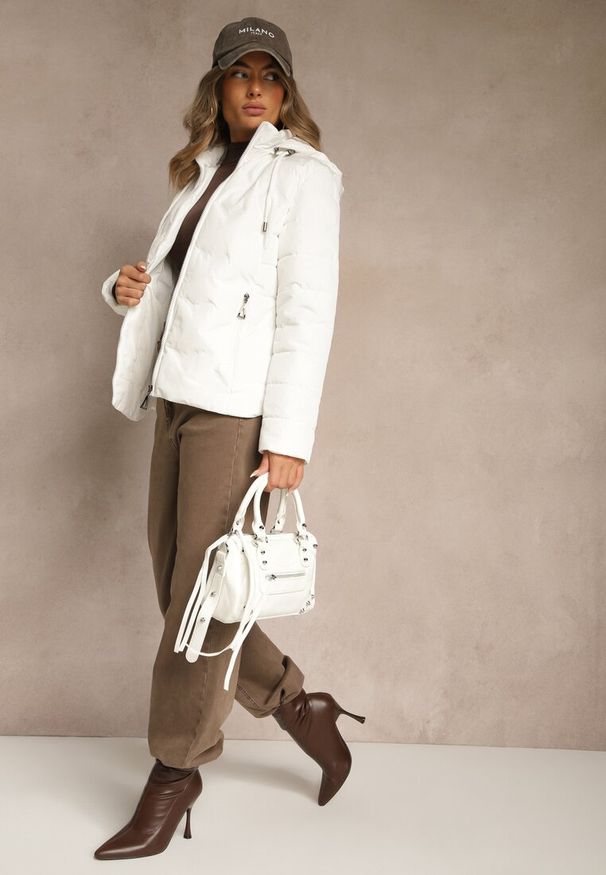 Renee - Biała Pikowana Kurtka Przejściowa z Kapturem Cinetta. Typ kołnierza: kaptur. Kolor: biały. Materiał: poliester, jeans. Styl: elegancki